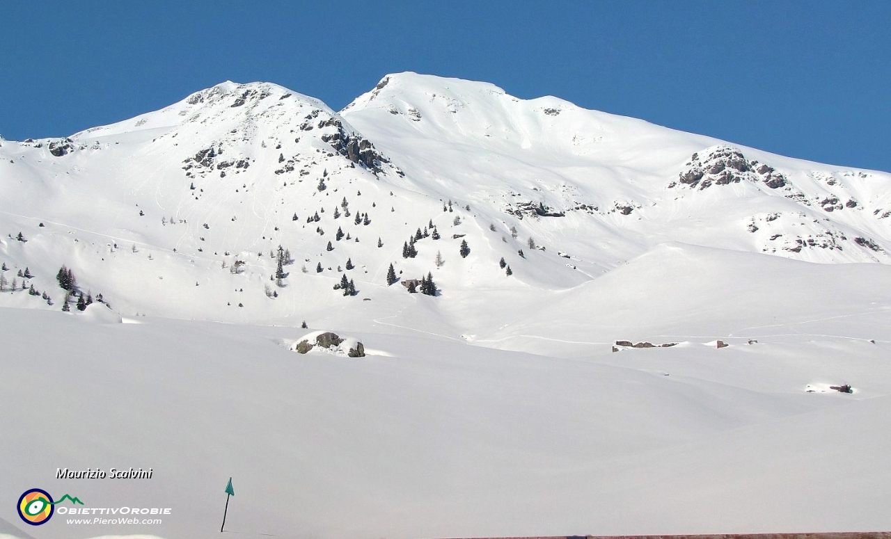 21 Piani dell'Avaro, panorama verso il Triomen....JPG